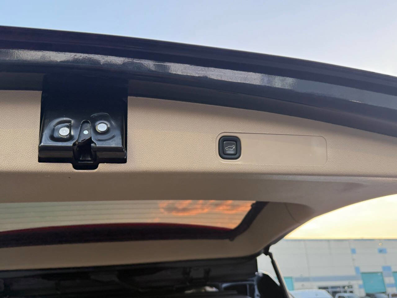 Used 2012 Cadillac Escalade Luxury image 32