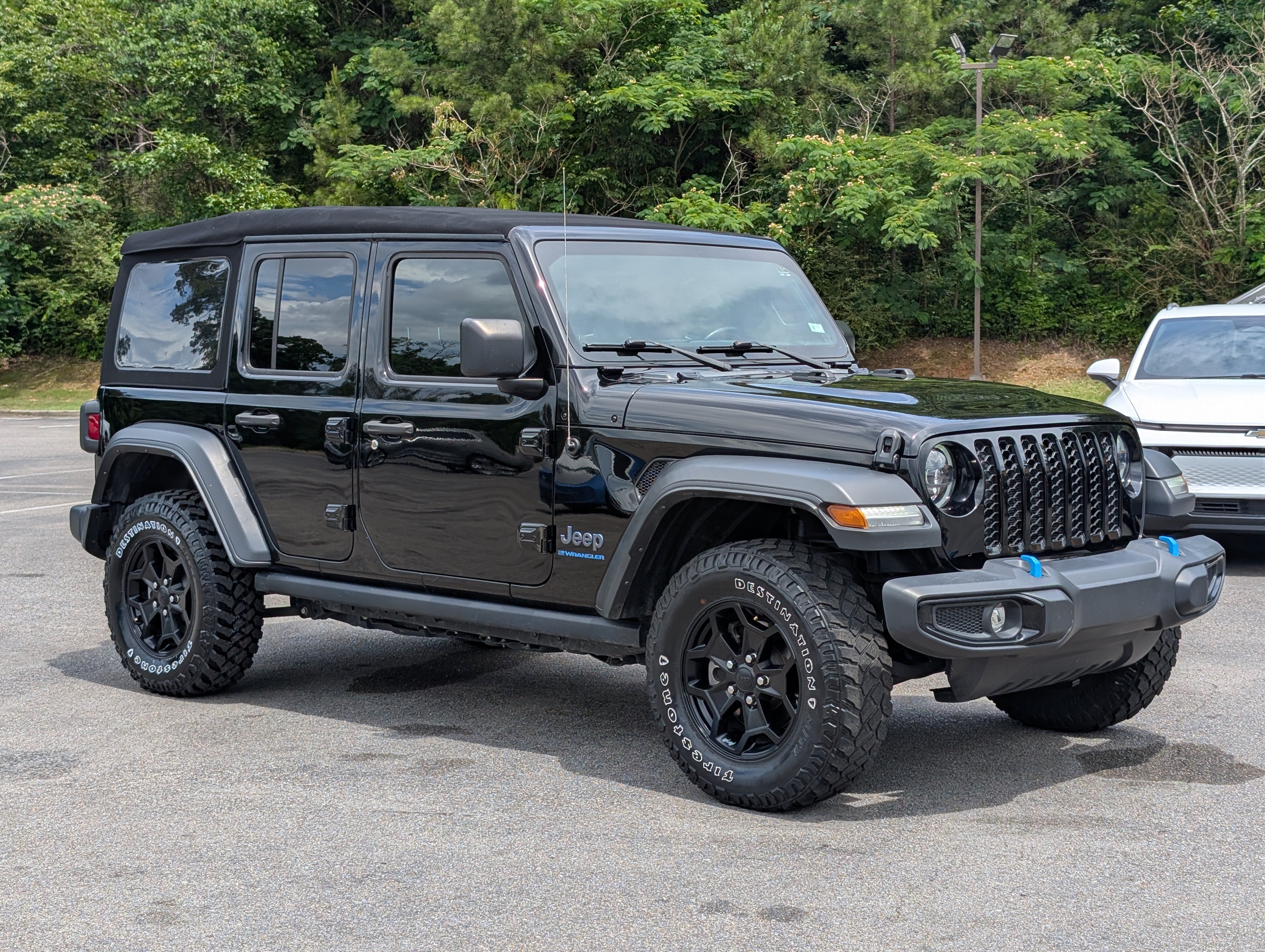 Used 2023 Jeep Wrangler Unlimited w/ Cold Weather Group AWD/4WD image 11