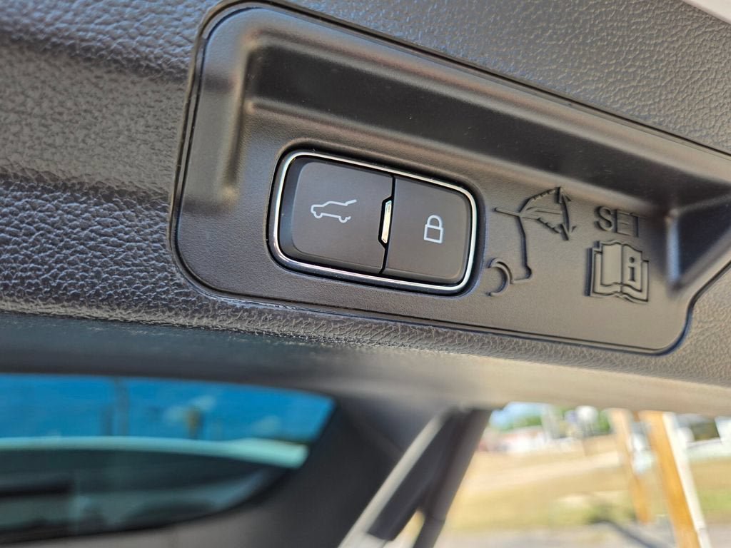 Used 2020 Ford Explorer XLT w/ Equipment Group 202A AWD/4WD image 19