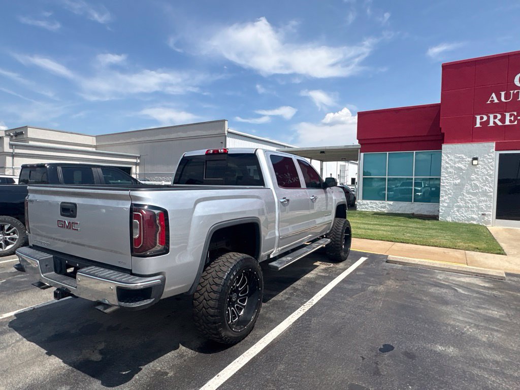 Used 2018 GMC Sierra 1500 SLT AWD/4WD image 3