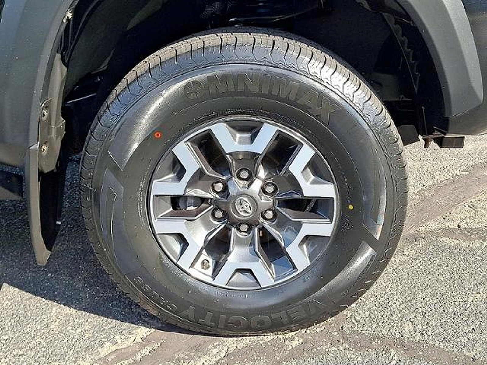 Used 2021 Toyota Tacoma TRD Off-Road w/ TRD Premium Off Road Package AWD/4WD image 8