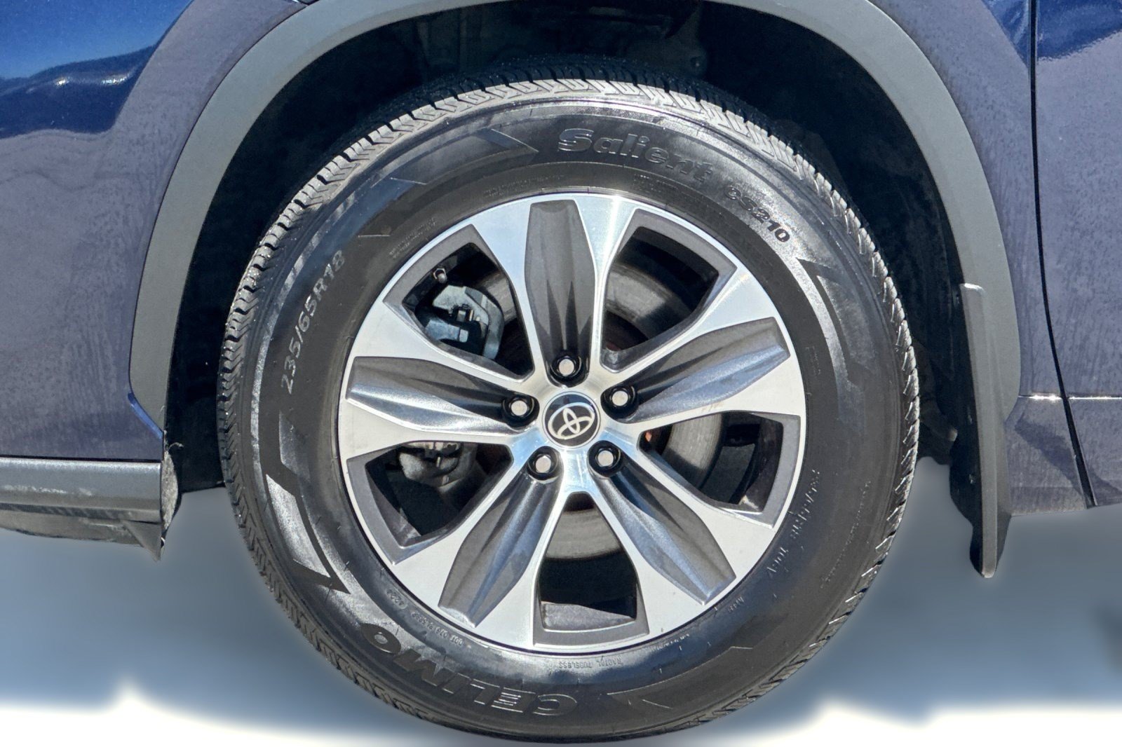 Used 2022 Toyota Highlander XLE AWD/4WD image 13
