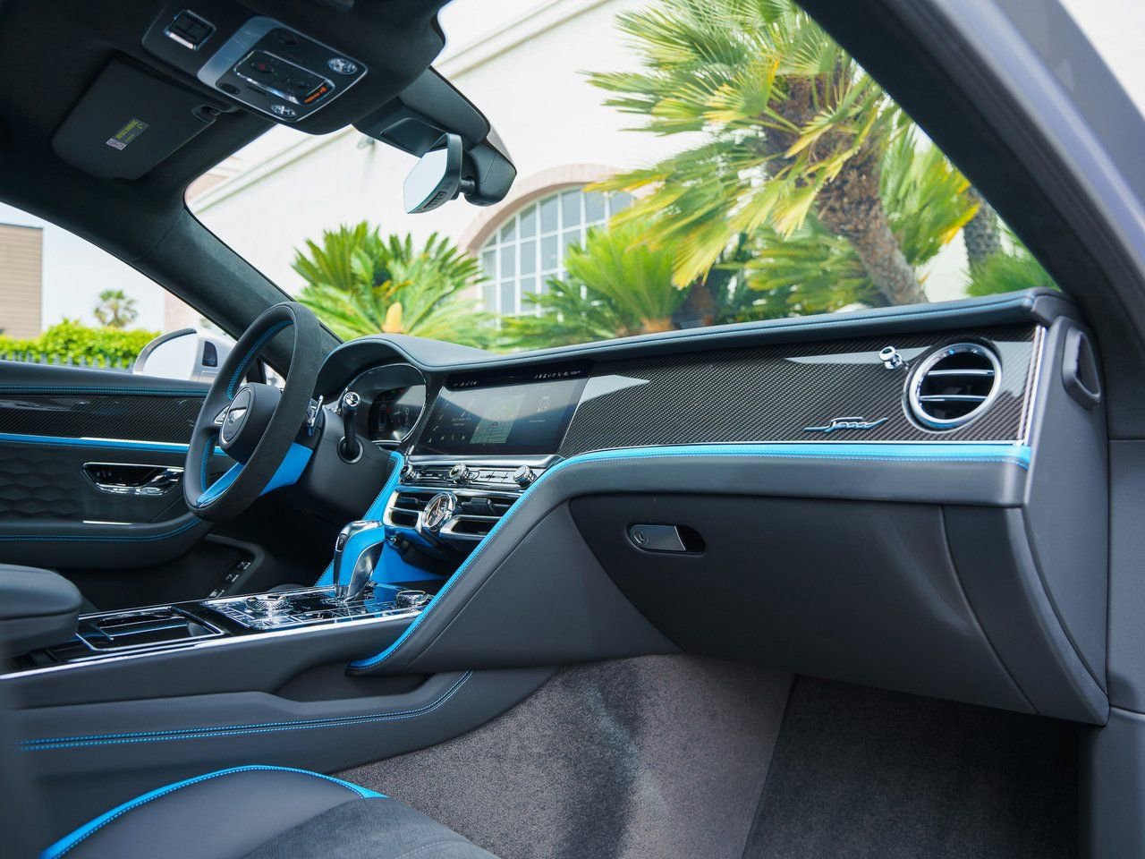 Used 2025 Bentley Flying Spur Plug-In Hybrid image 23