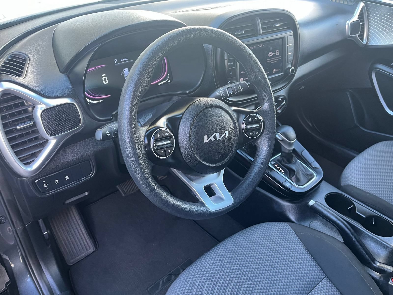 Used 2025 Kia Soul LX w/ LX Technology Package FWD image 31