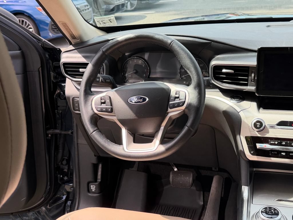 Used 2022 Ford Explorer XLT w/ Equipment Group 202A AWD/4WD image 22