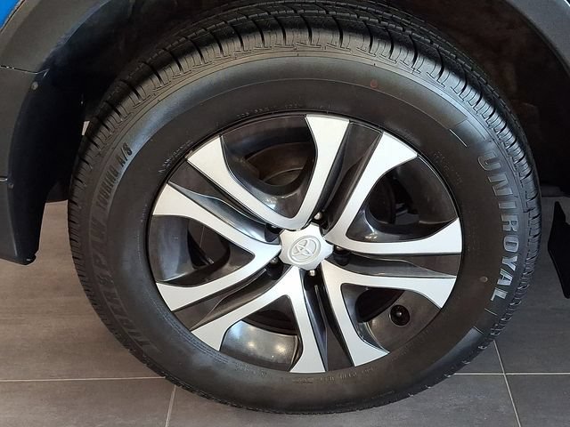 Used 2016 Toyota RAV4 LE AWD/4WD image 7