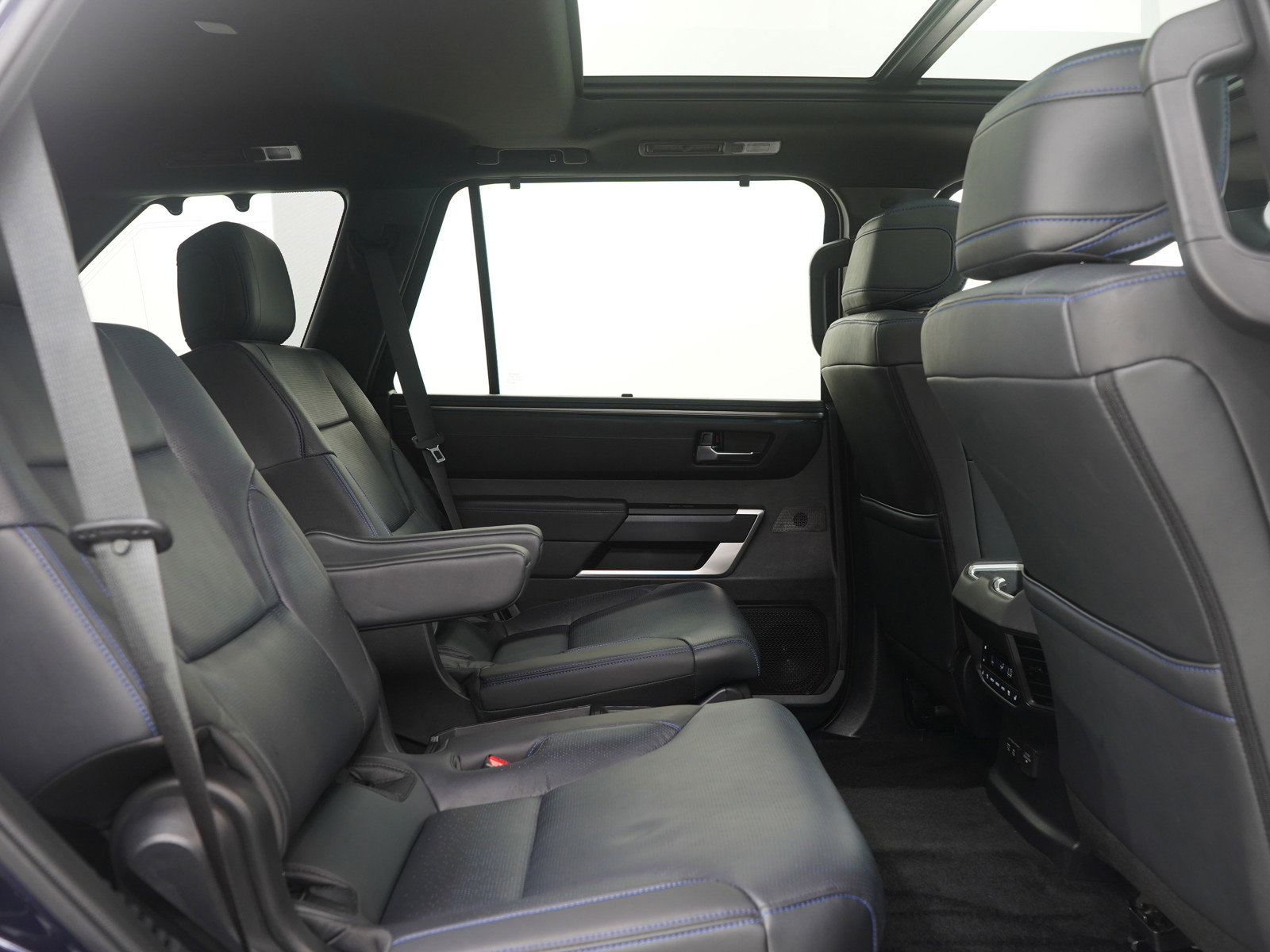 Used 2025 Toyota Sequoia Platinum AWD/4WD image 12