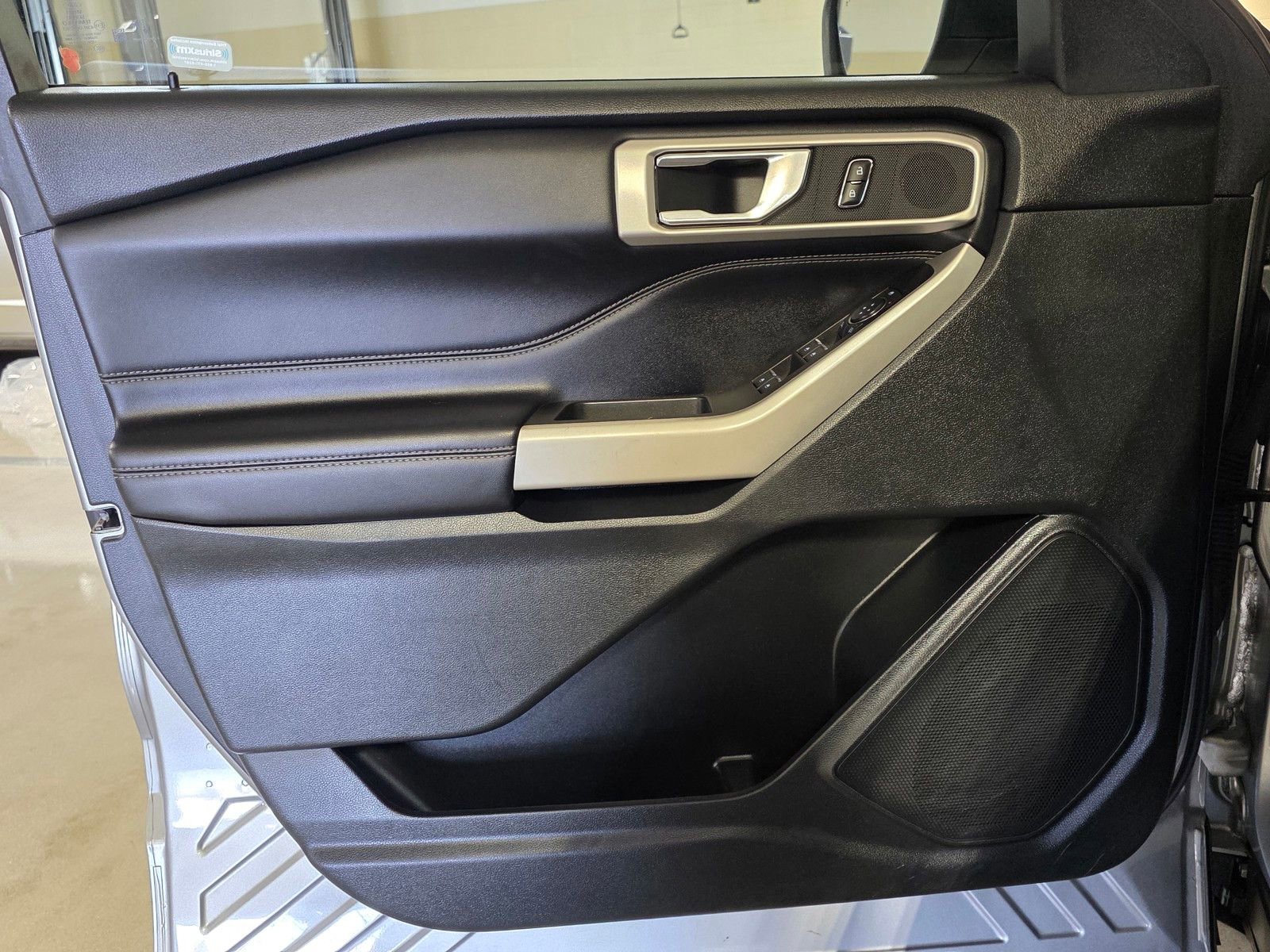 Used 2021 Ford Explorer XLT image 21