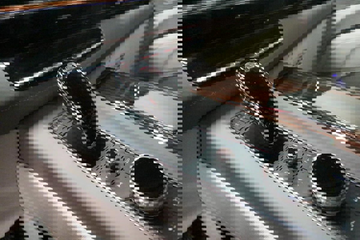 Used 2024 Cadillac Escalade ESV Sport Platinum w/ LPO, ONYX Package image 15