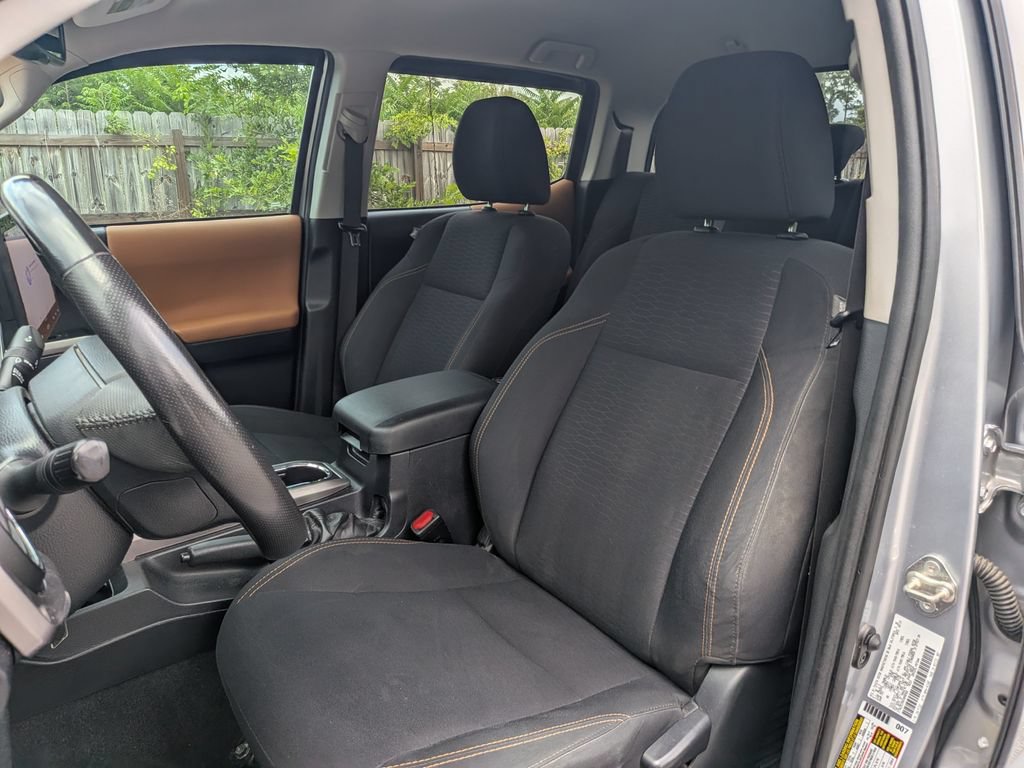 Used 2019 Toyota Tacoma SR5 RWD image 12