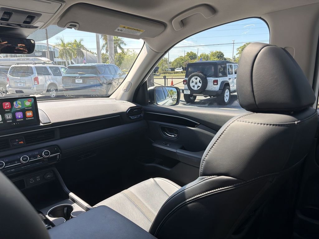 Used 2023 Honda Pilot Elite image 12