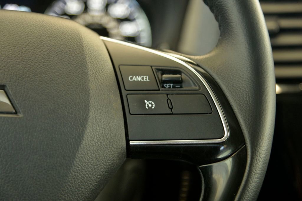 Used 2017 Mitsubishi Outlander SE AWD/4WD image 23