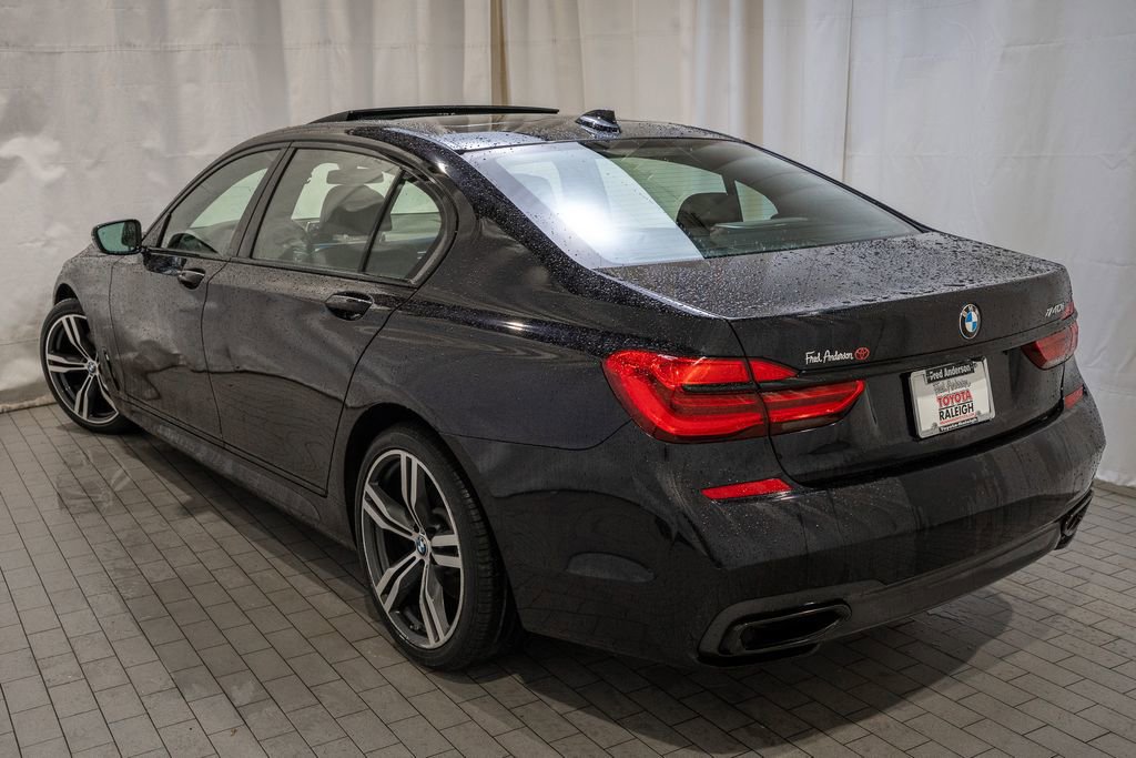 Used 2019 BMW 740i w/ M Sport Package image 3