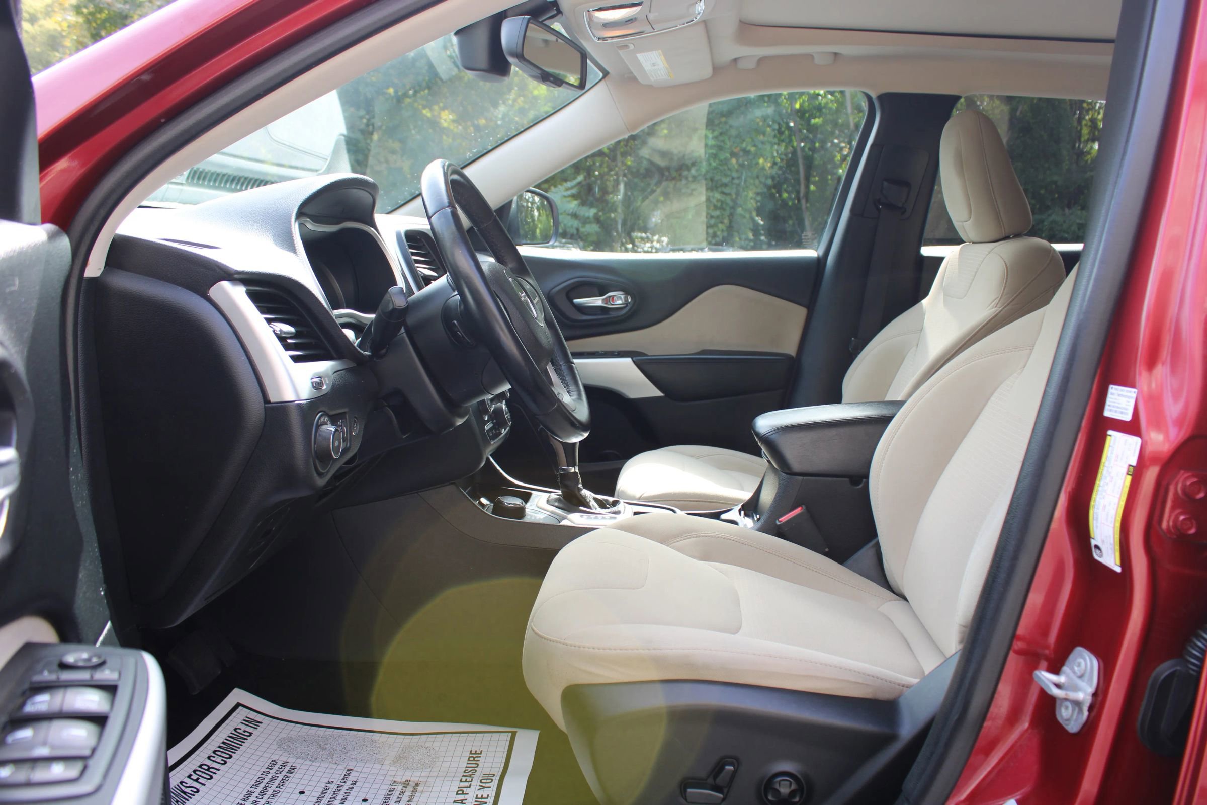 Used 2017 Jeep Cherokee Latitude w/ Comfort/Convenience Group image 21