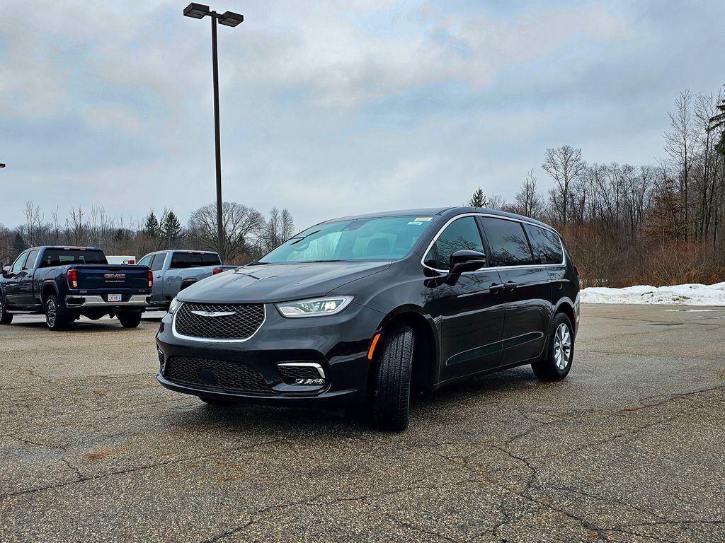 New 2026 Chrysler Pacifica Select image 8