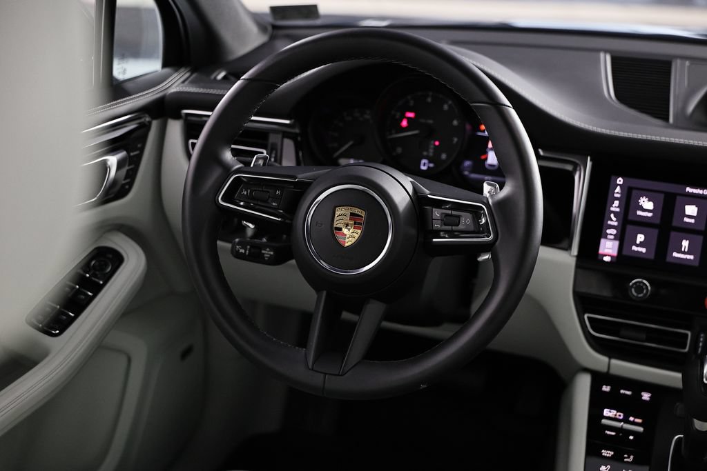 Certified 2026 Porsche Macan AWD/4WD image 30