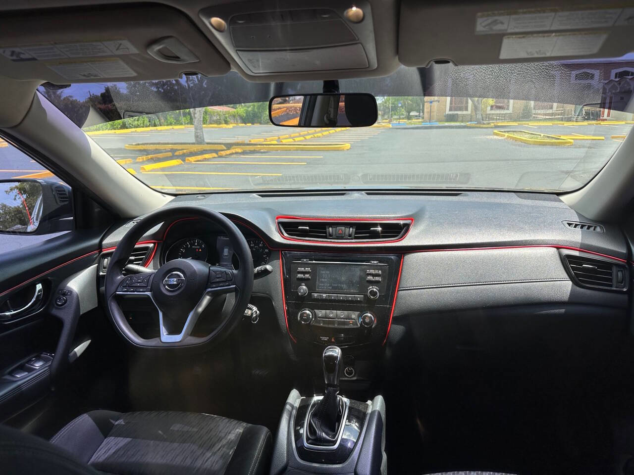 Used 2017 Nissan Rogue S image 5