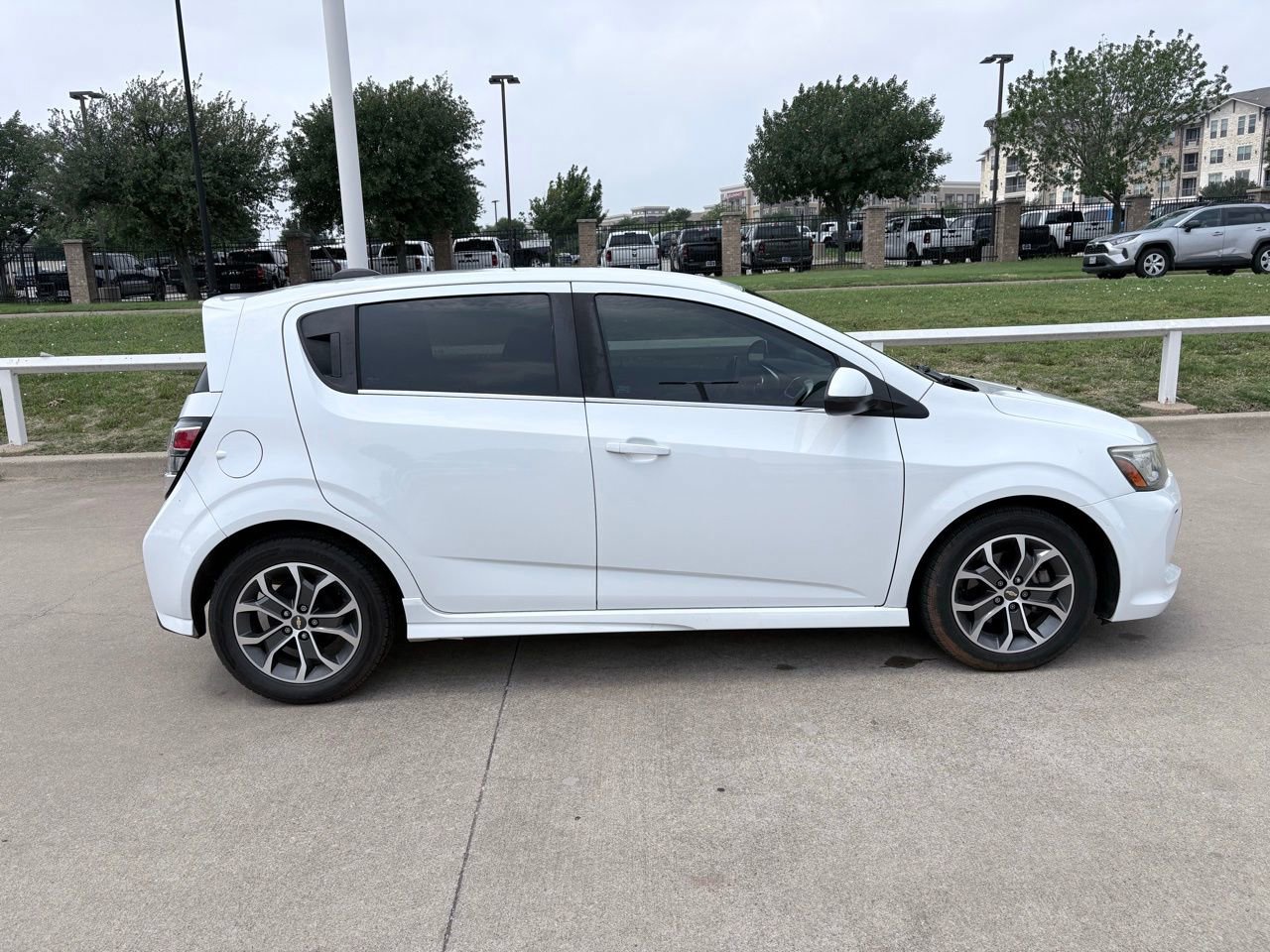 Used 2017 Chevrolet Sonic LT FWD image 3