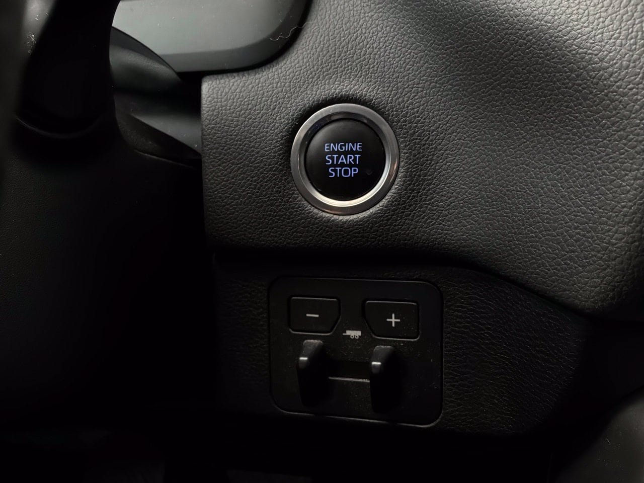 Used 2024 Toyota Tundra Limited AWD/4WD image 35