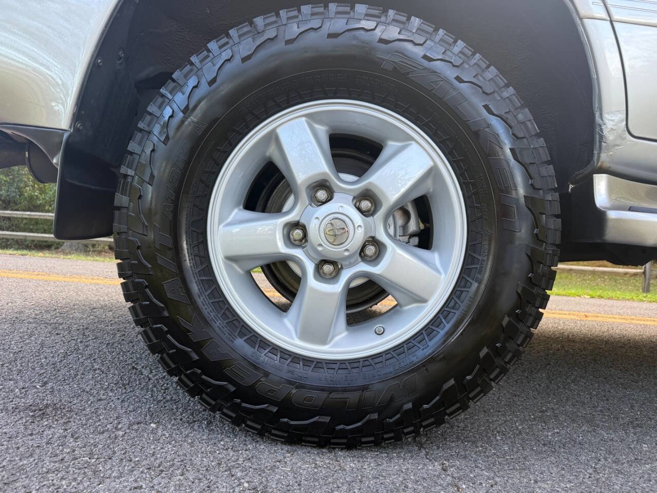 Used 2006 Toyota Land Cruiser image 27