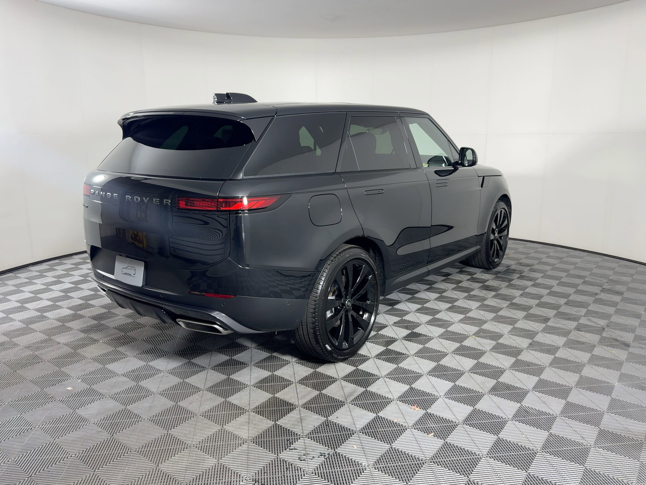 New 2025 Land Rover Range Rover Sport SE image 9