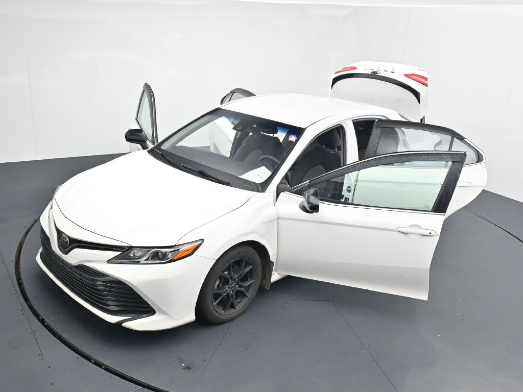 Used 2018 Toyota Camry LE FWD image 26