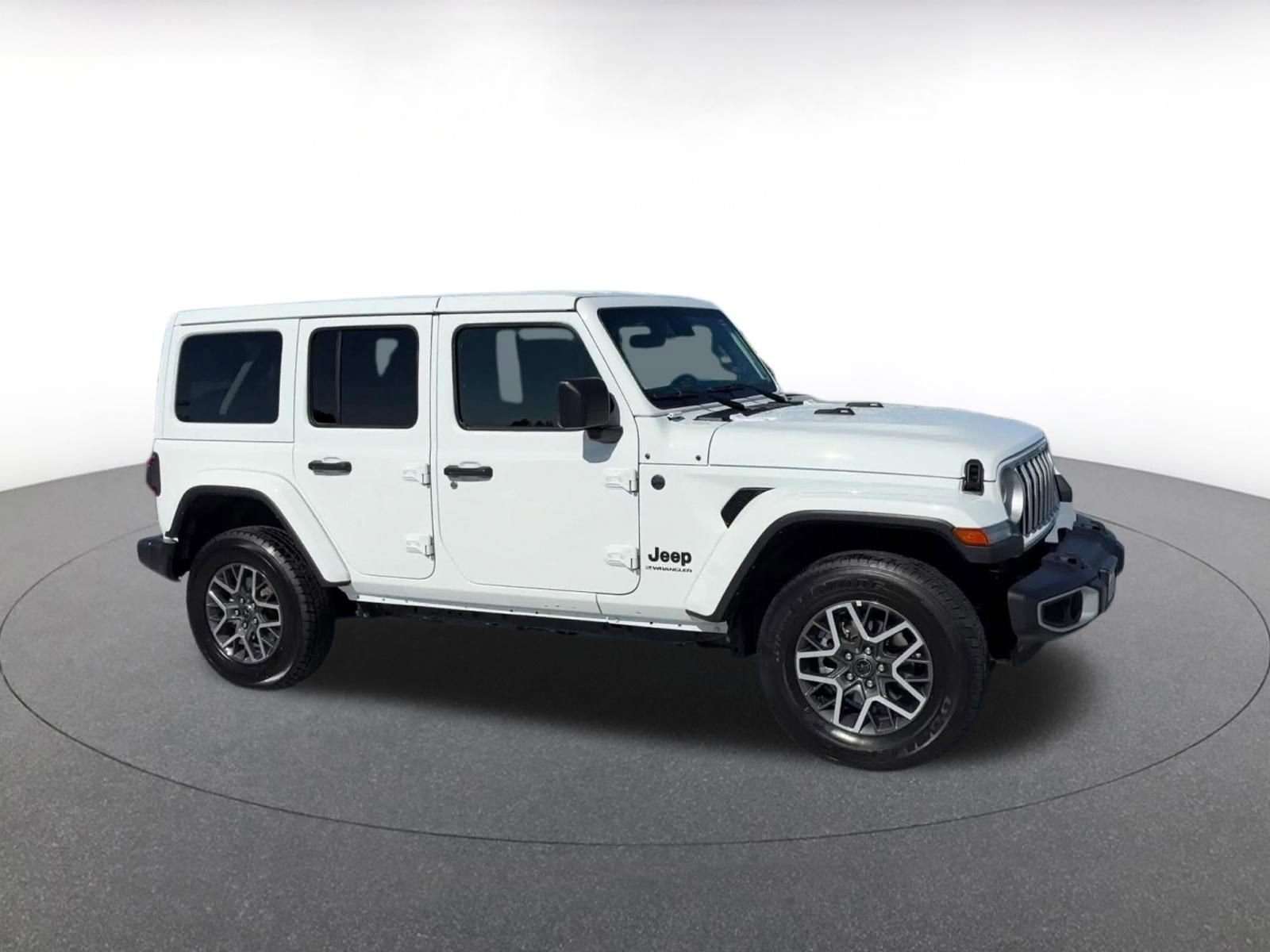 Used 2025 Jeep Wrangler Sahara AWD/4WD image 2