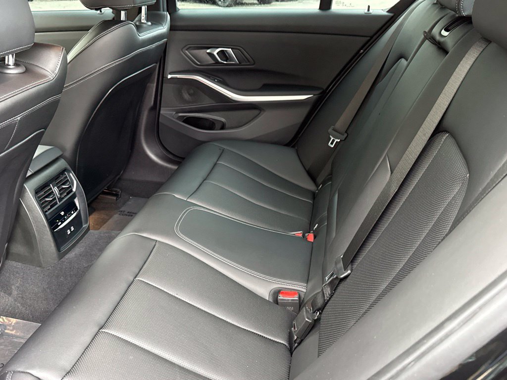 Used 2024 BMW 330i Sedan w/ M Sport Package RWD image 30