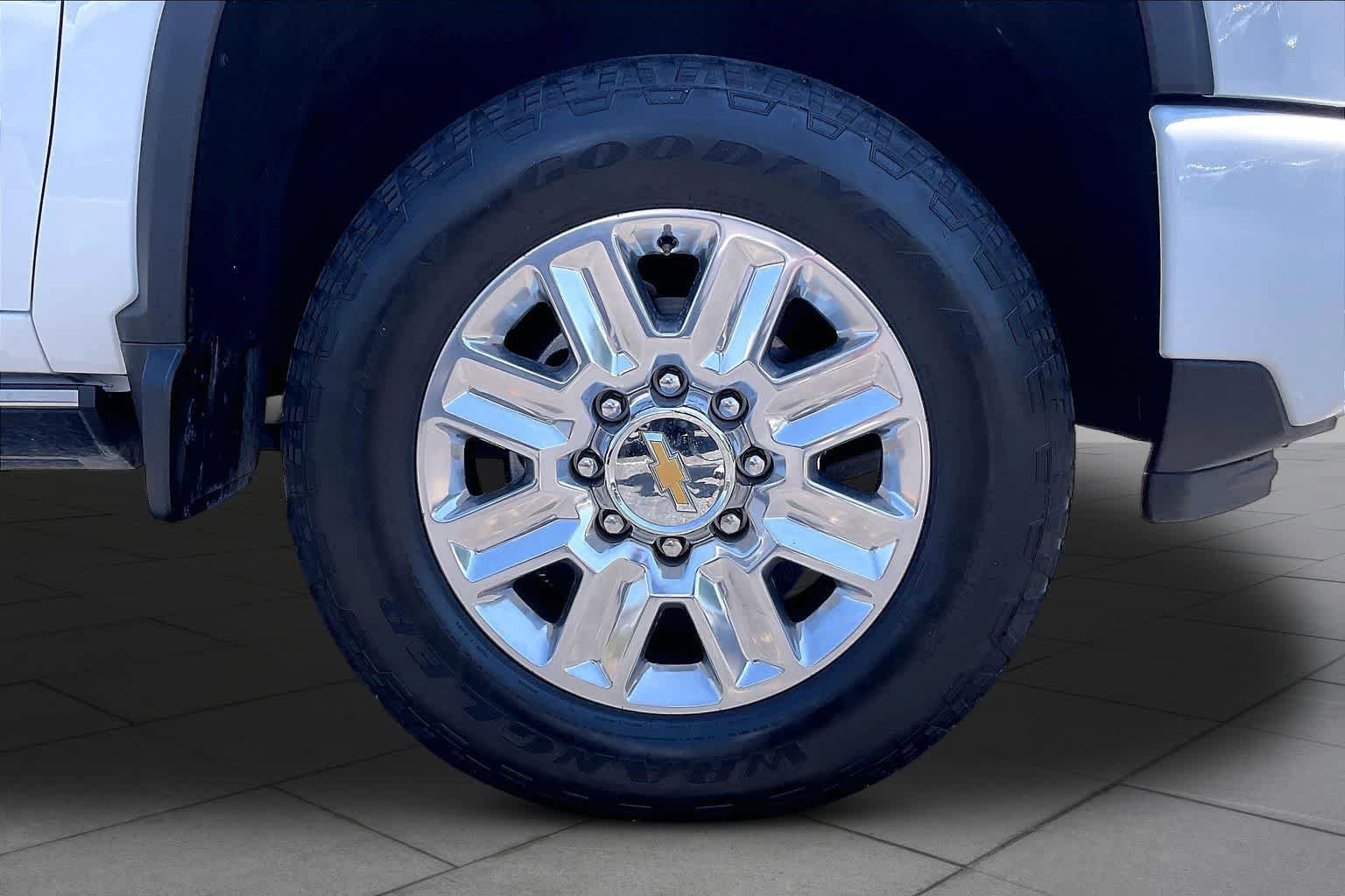 Certified 2025 Chevrolet Silverado 2500 High Country w/ High Country Premium Package AWD/4WD image 10