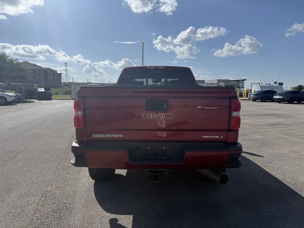 Used 2018 GMC Sierra 2500 Denali w/ Duramax Plus Package AWD/4WD image 4
