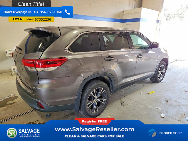 Used 2019 Toyota Highlander LE AWD/4WD image 4