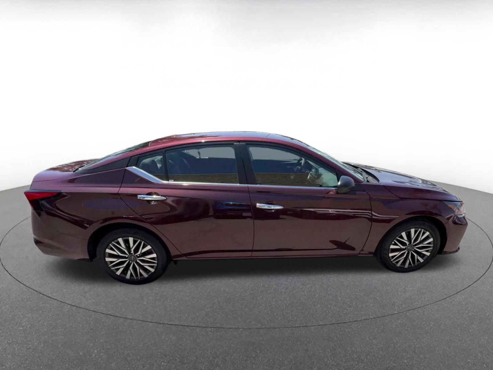 Used 2025 Nissan Altima 2.5 SV FWD image 15