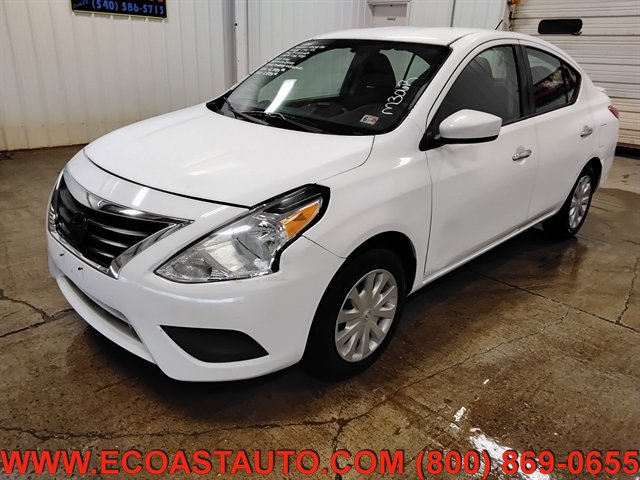 Used 2018 Nissan Versa SV FWD image 4