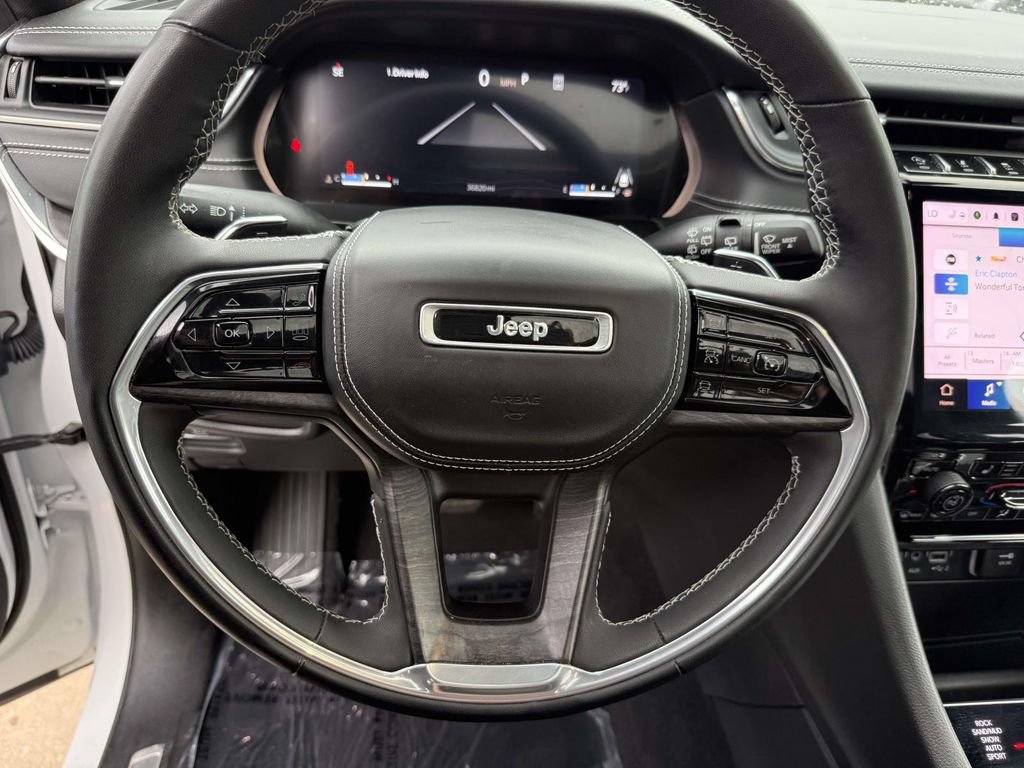 Certified 2023 Jeep Grand Cherokee Overland AWD/4WD image 20