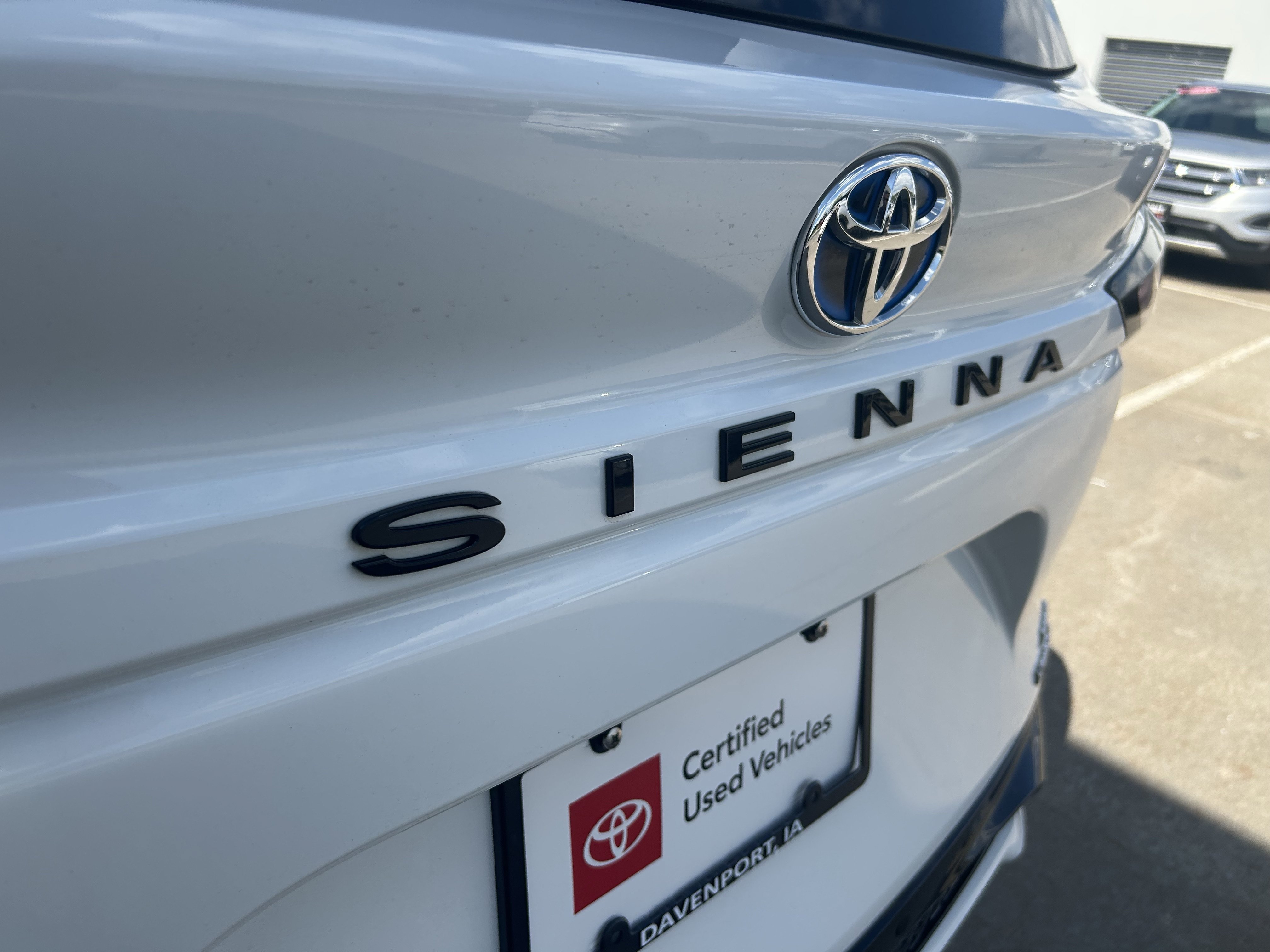 Certified 2022 Toyota Sienna XSE w/ XSE Plus Package FWD image 8