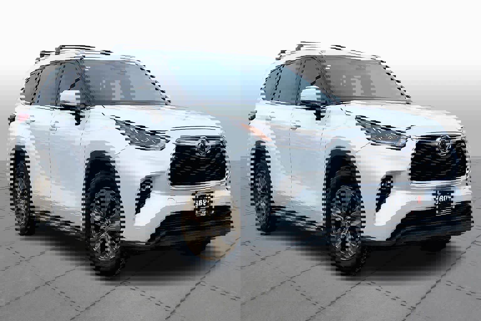 Used 2023 Toyota Highlander Bronze Edition image 3