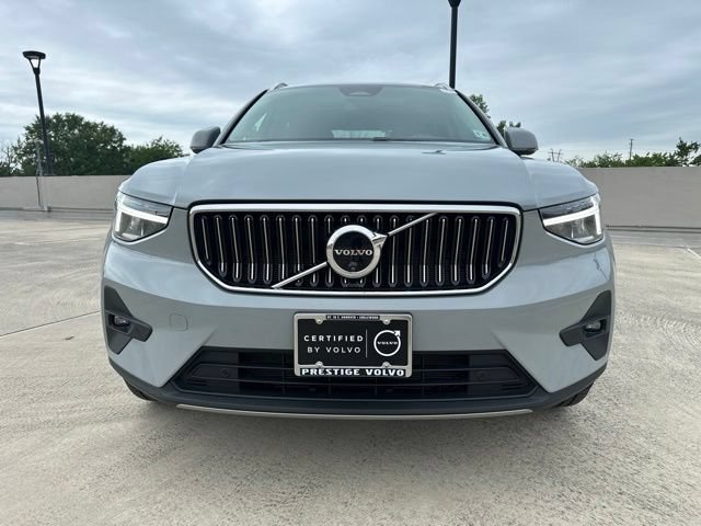 Certified 2025 Volvo XC40 B5 Plus AWD/4WD image 2