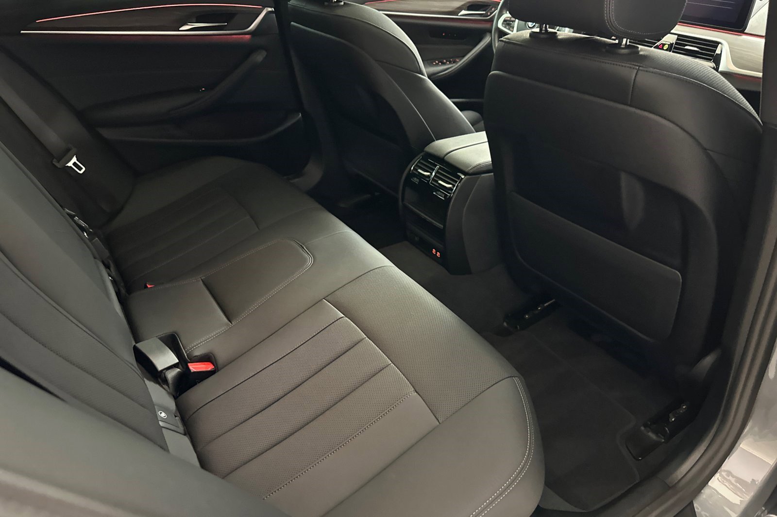 Used 2023 BMW 530i w/ M Sport Package image 30