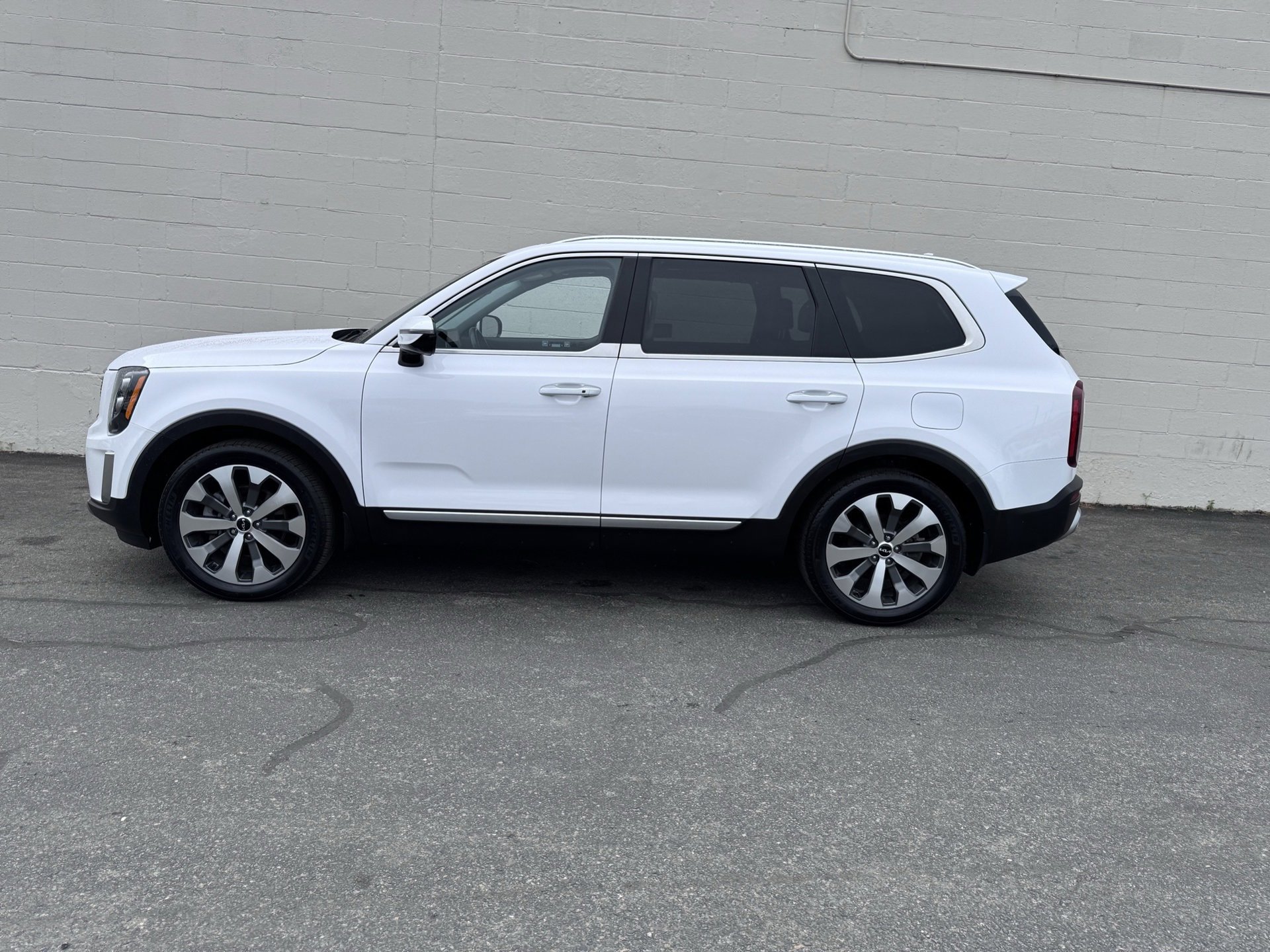 Used 2022 Kia Telluride SX image 2
