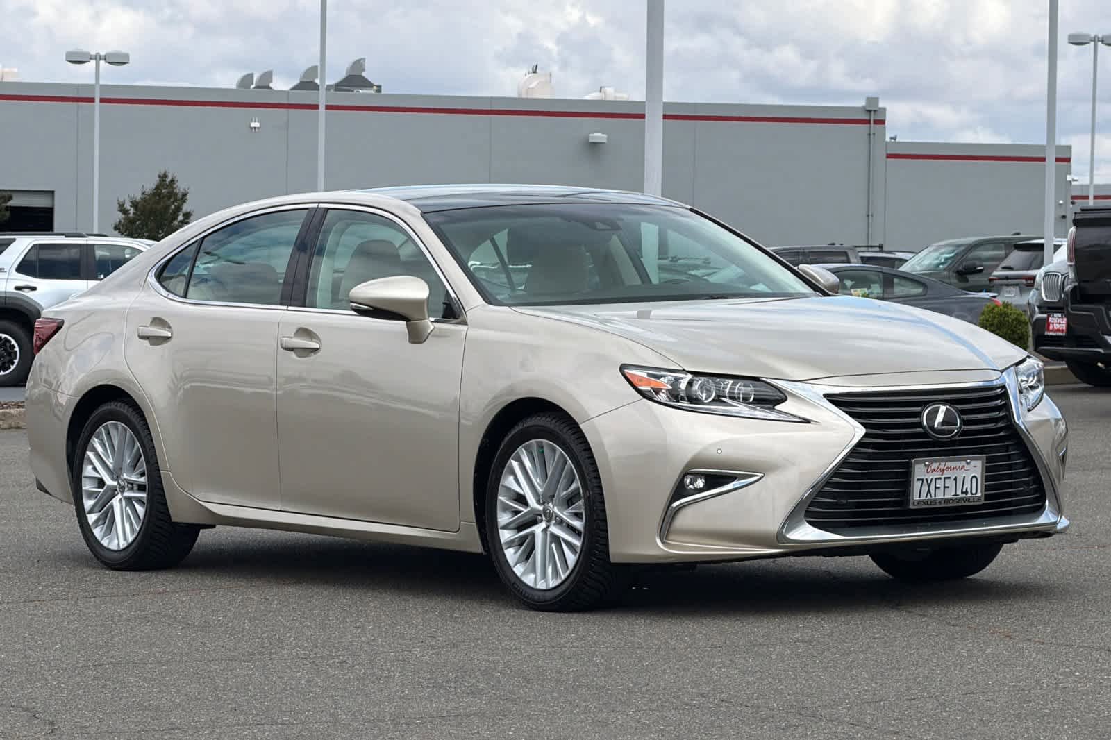 Used 2017 Lexus ES 350 w/ Luxury Package FWD image 5