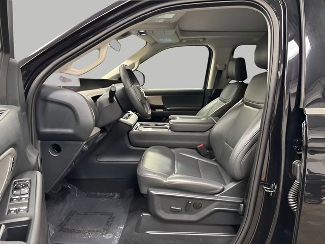 Used 2025 Ford Expedition Active image 9