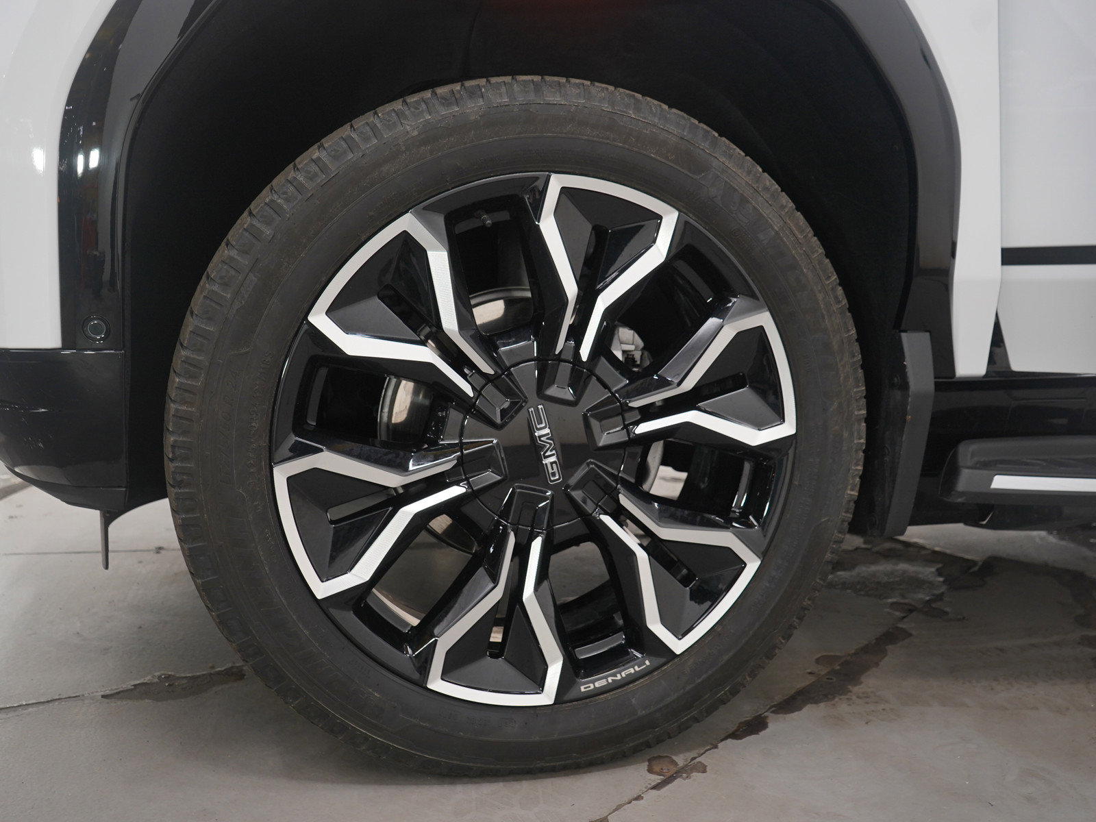 Used 2025 GMC Sierra EV Denali AWD/4WD image 35