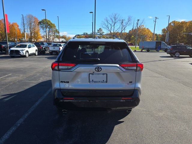 New 2025 Toyota RAV4 SE image 4