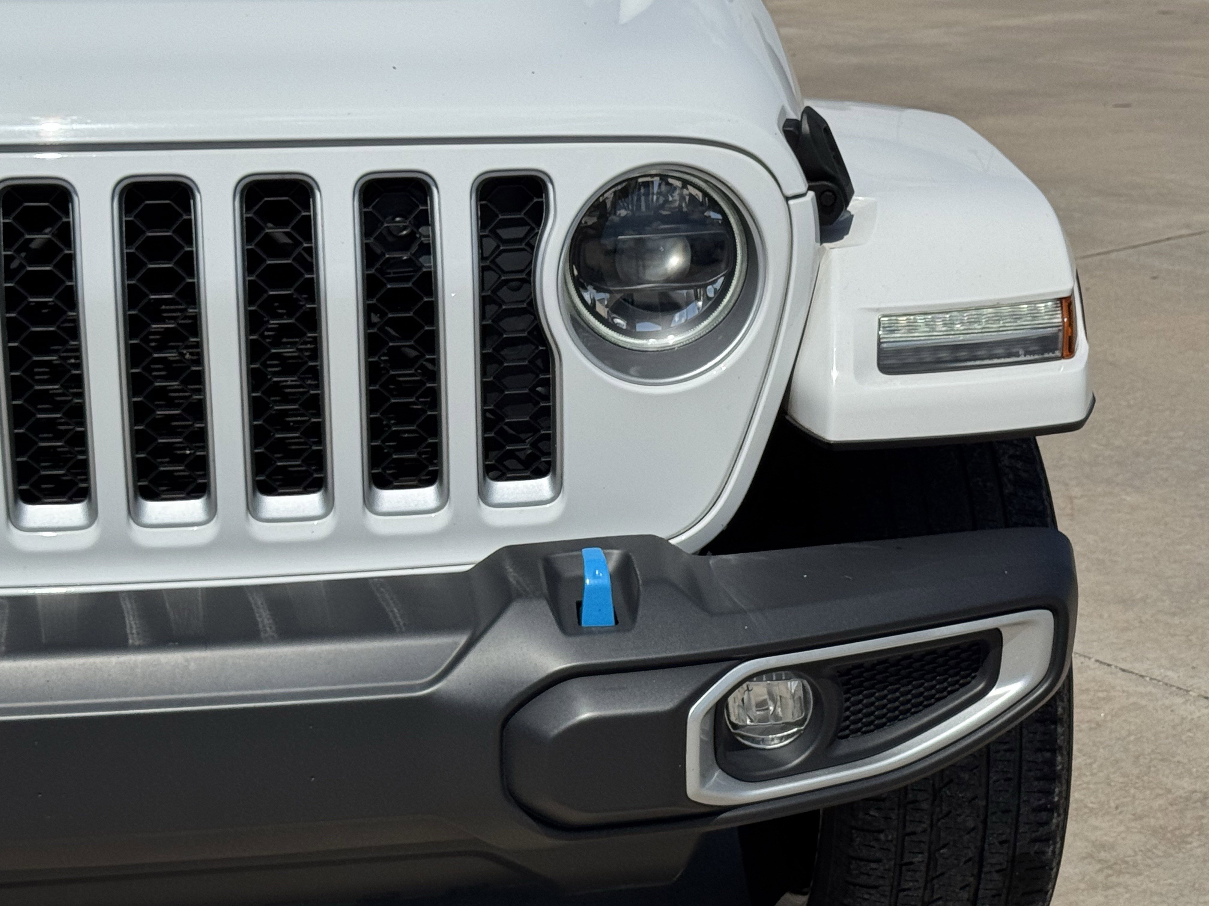 Used 2023 Jeep Wrangler Unlimited Sahara w/ Cold Weather Group AWD/4WD image 5