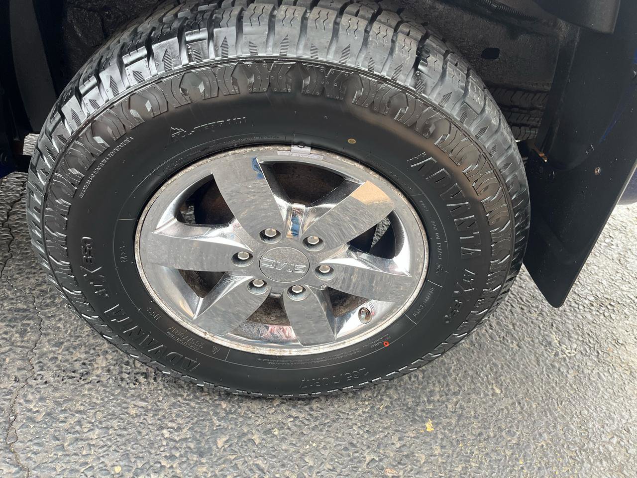 Used 2010 GMC Canyon SLE image 16