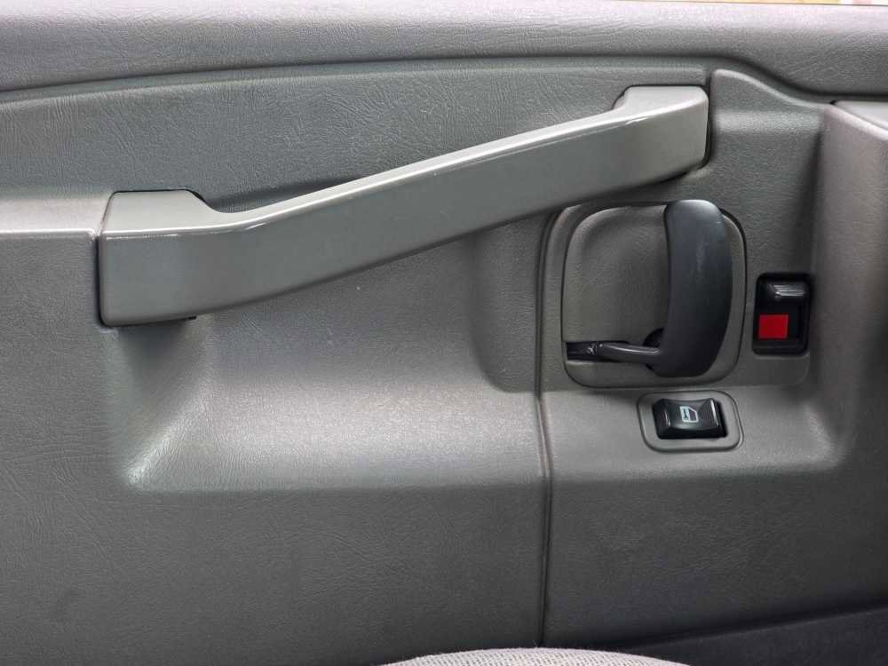 Used 2017 GMC Savana 2500 image 25