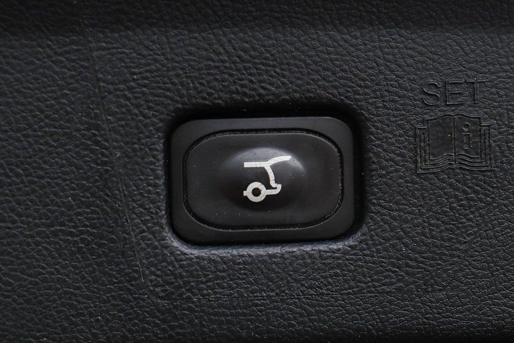 Used 2021 Ford Edge Titanium w/ Cargo Accessory Package image 10