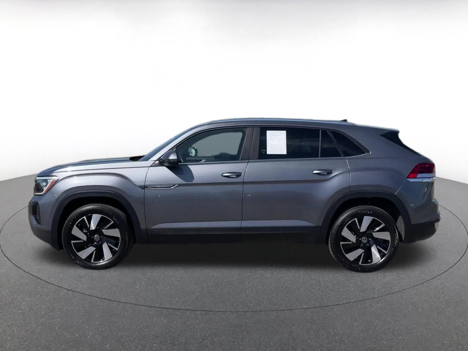Used 2025 Volkswagen Atlas Cross Sport SE image 9