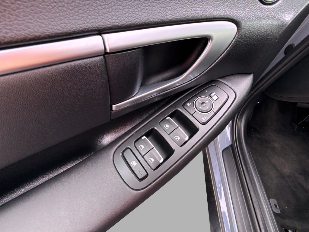 Used 2025 Hyundai Sonata SEL FWD image 15