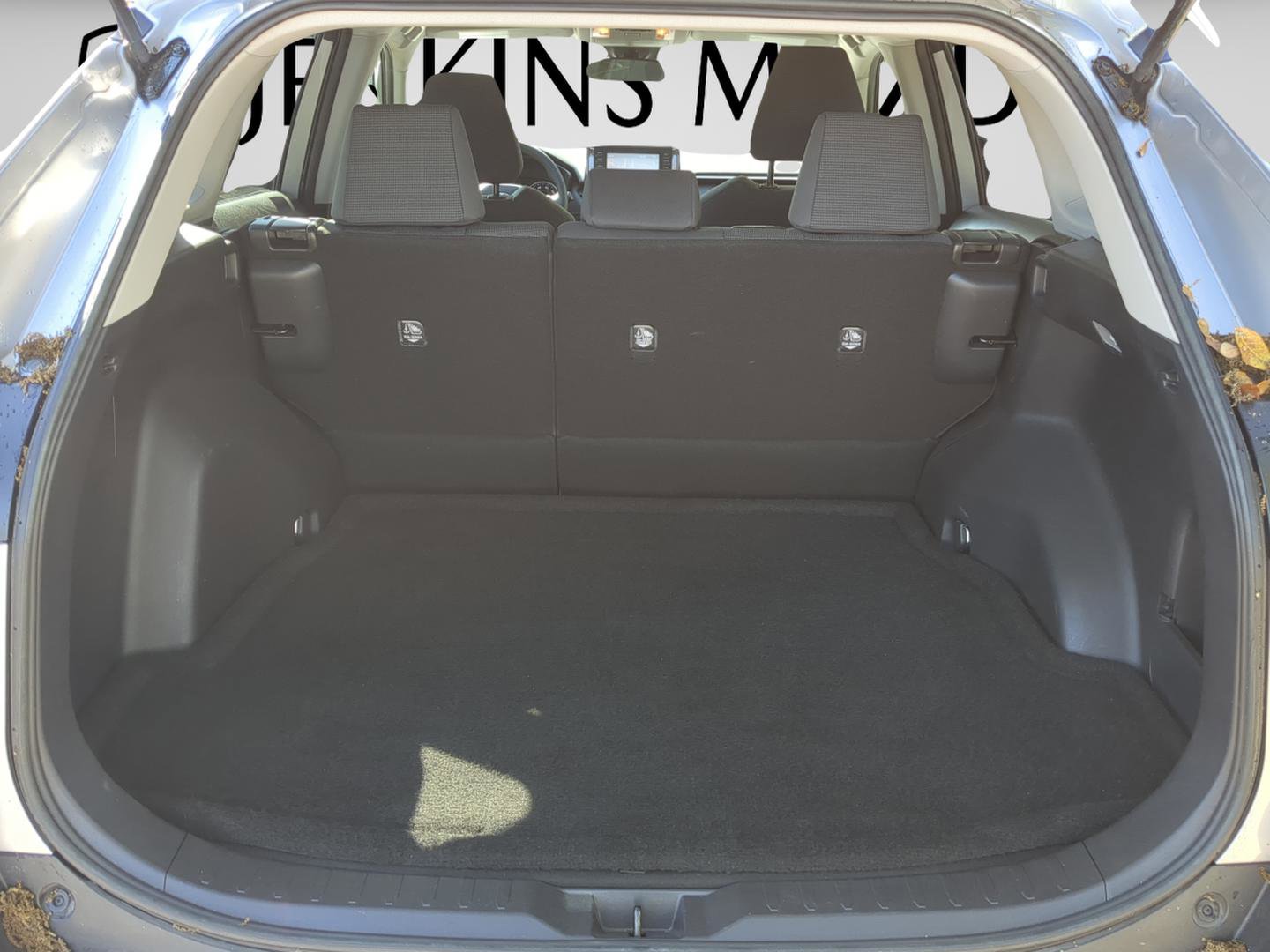 Used 2020 Toyota RAV4 LE image 11